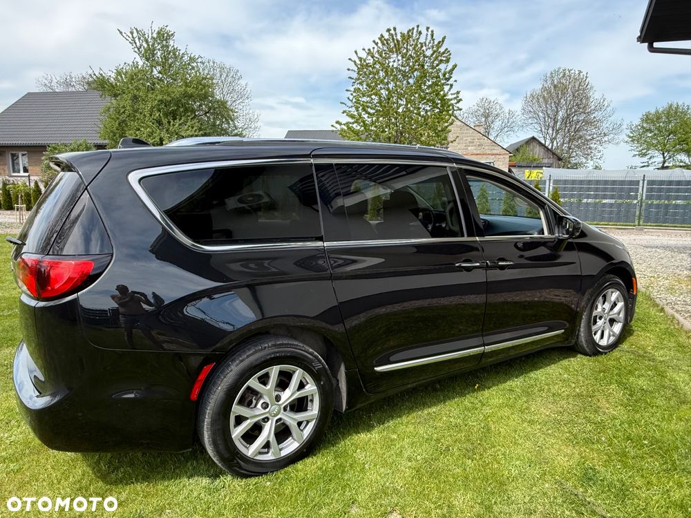 Chrysler Pacifica - 6