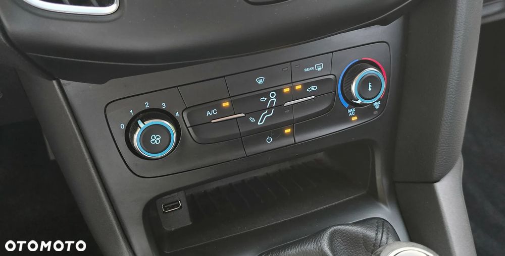 Ford Focus 1.6 Edition - 15