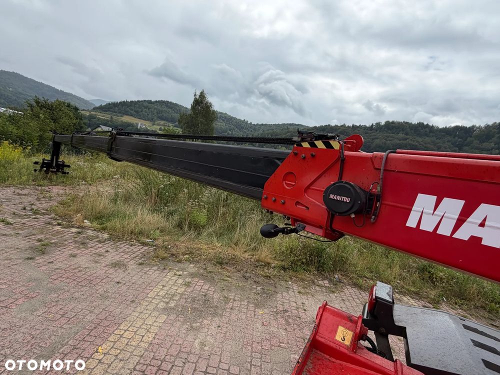 Manitou MRT2150+PRIVILEGE Ładowarka teleskopowa 4x4 ROTO 21metrów. 5 ton udźwig. Bez AdBLUE bez DPF. Maszyna jak Nowa z Norwegii 5300 mtg. 2015 rok. Obrót pełny. Zero luzów wycieków. Zadbana maszyna z Fermy Norweskiej. Silnik 160 Km. AUTEC zdalne sterowanie. Ani deka luzów czy wycieków. Opony jak Nowe. Pełny Oryginał. Niski przebieg. Stabilizatory. Zamki na tłokach. OKAZJA. Jest to model przystosowany do pracy z koszem. - 27