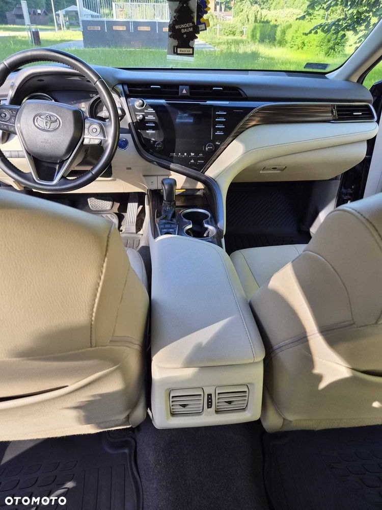 Toyota Camry - 5