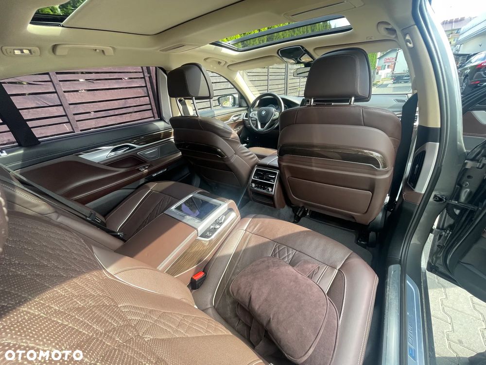 BMW Seria 7 740Le iPerformance - 10