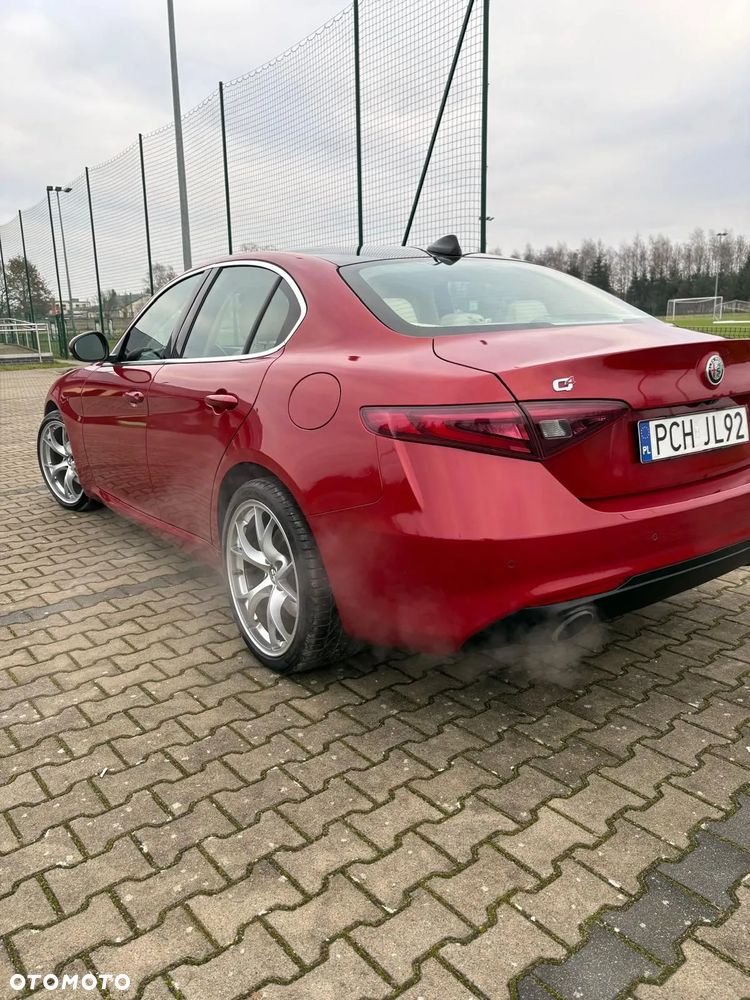 Alfa Romeo Giulia 2.0 Turbo 16V AT8-Q4 Ti - 4