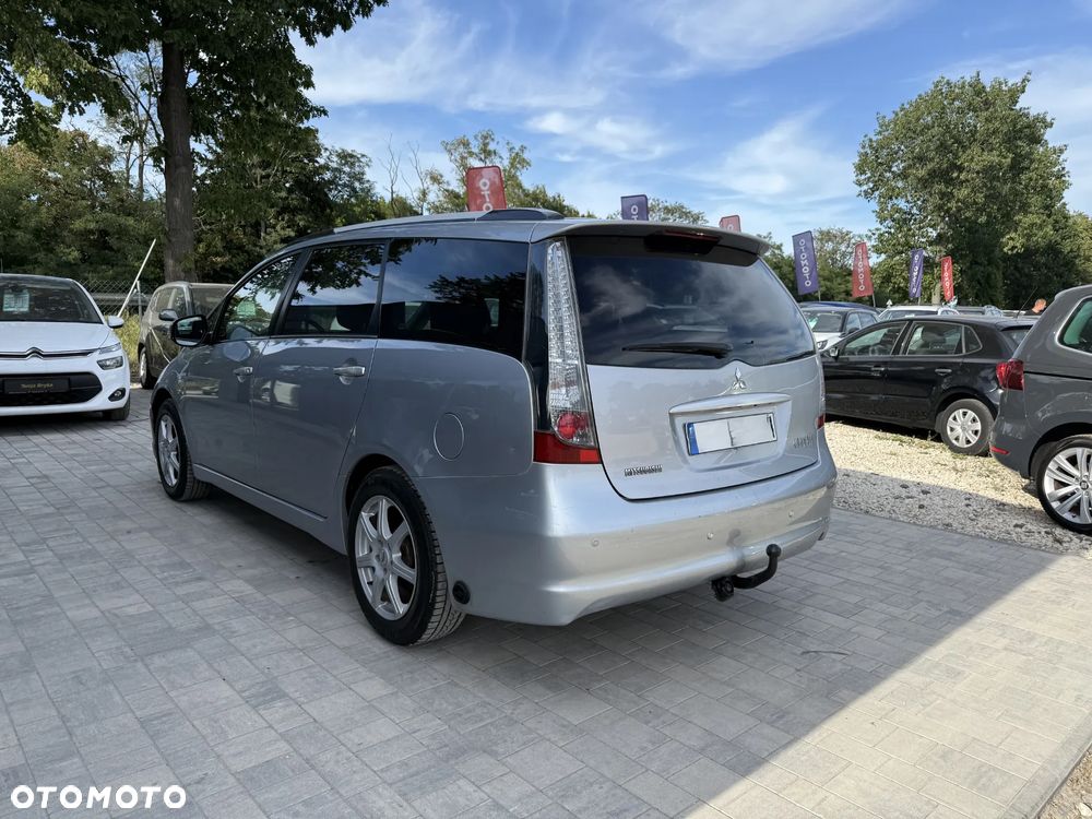 Mitsubishi Grandis 2.4 Inform - 14
