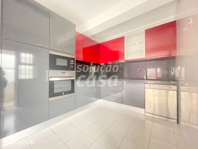 Apartamento T2 com Lugar de Garagem, localizado a 600 metros do Metro! - Grande imagem: 2/20