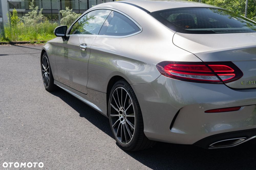 Mercedes-Benz Klasa C 300 9G-TRONIC - 41