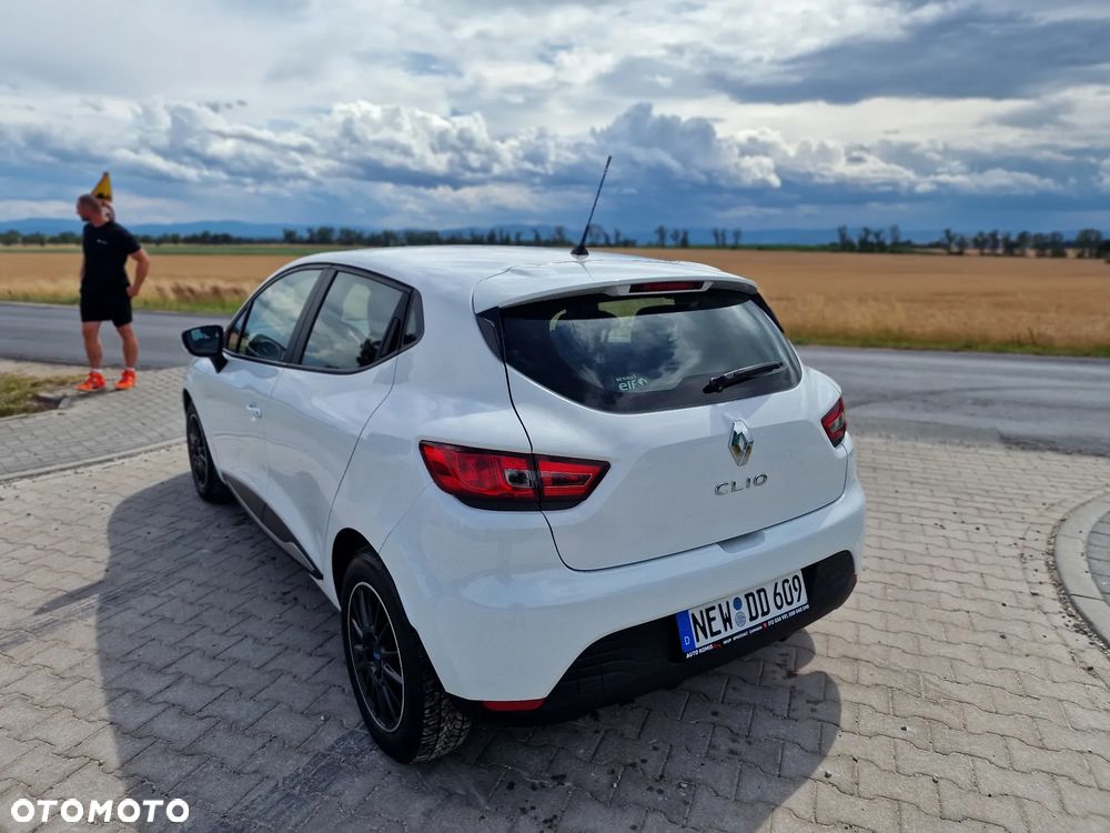 Renault Clio 1.2 16V 75 LIMITED - 13
