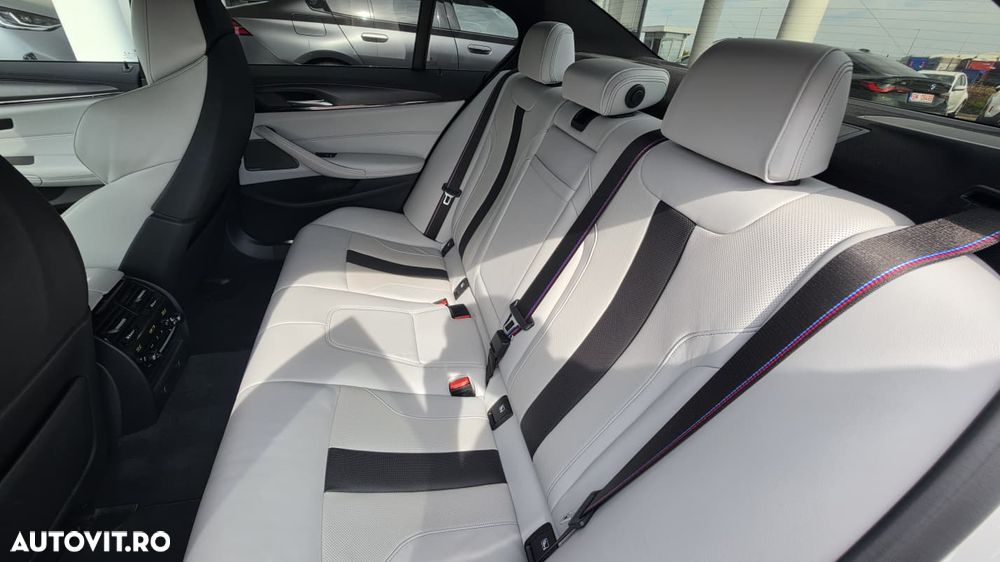 BMW M5 AT - 12