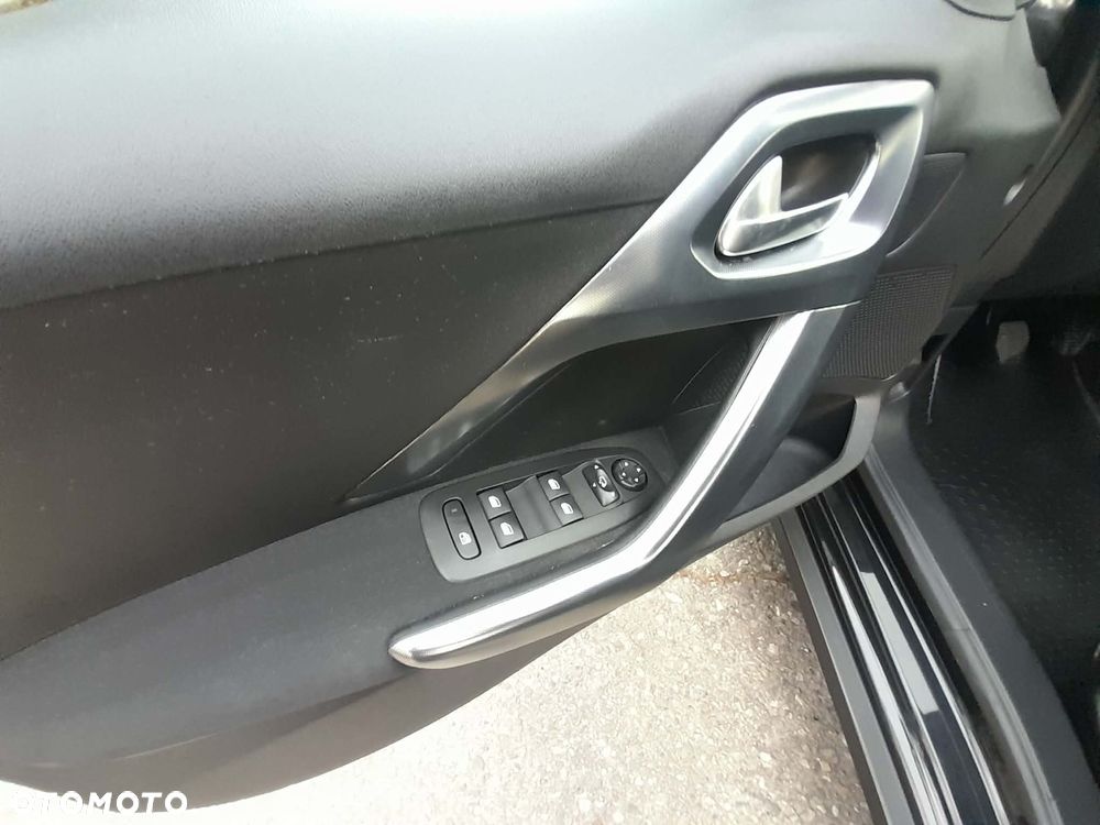 Peugeot 2008 1.5 BlueHDi Allure - 21