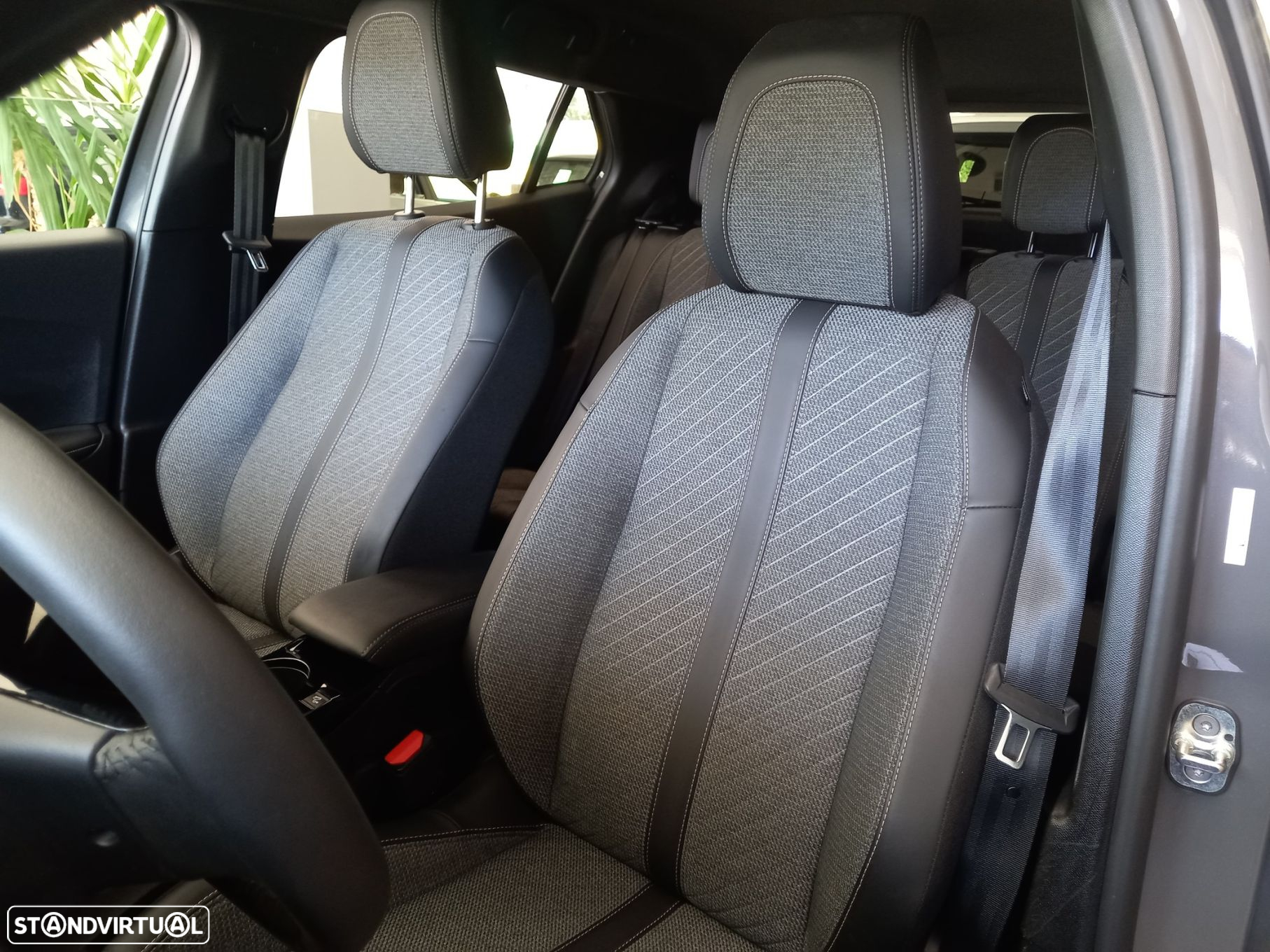 Peugeot 2008 1.2 PureTech Allure - 10