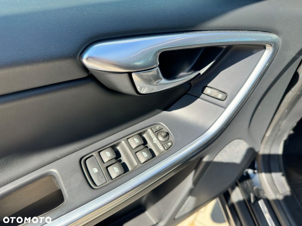 Volvo XC 60 D4 AWD Momentum - 13