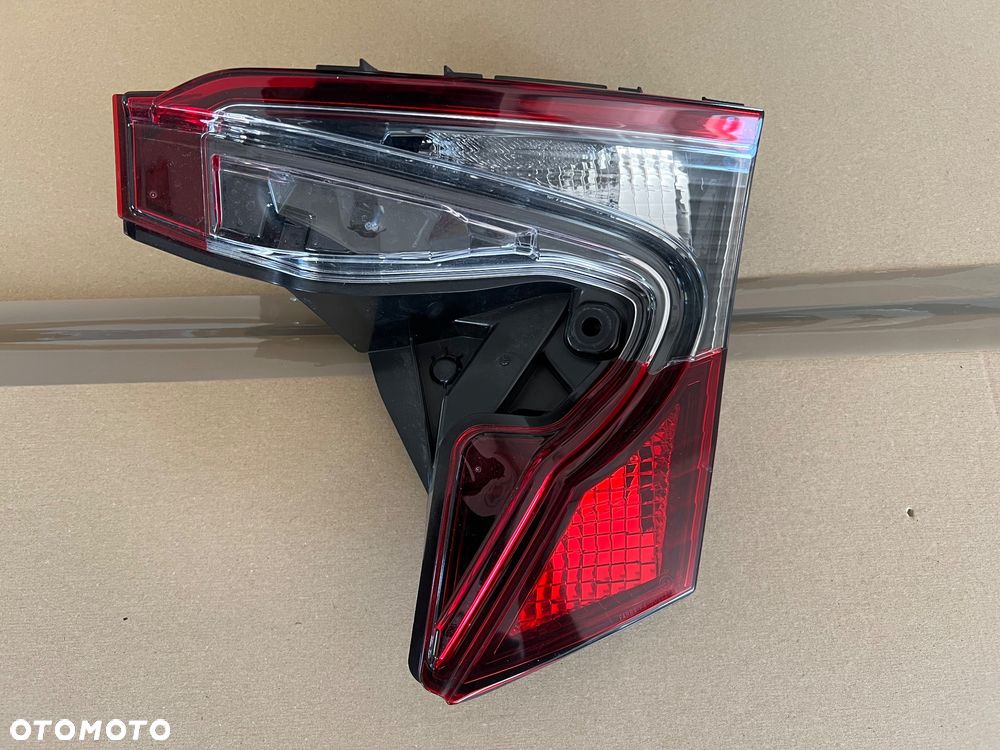 LAMPA TYŁ TYLNA PRAWA TOYOTA C-HR 81580-F4120