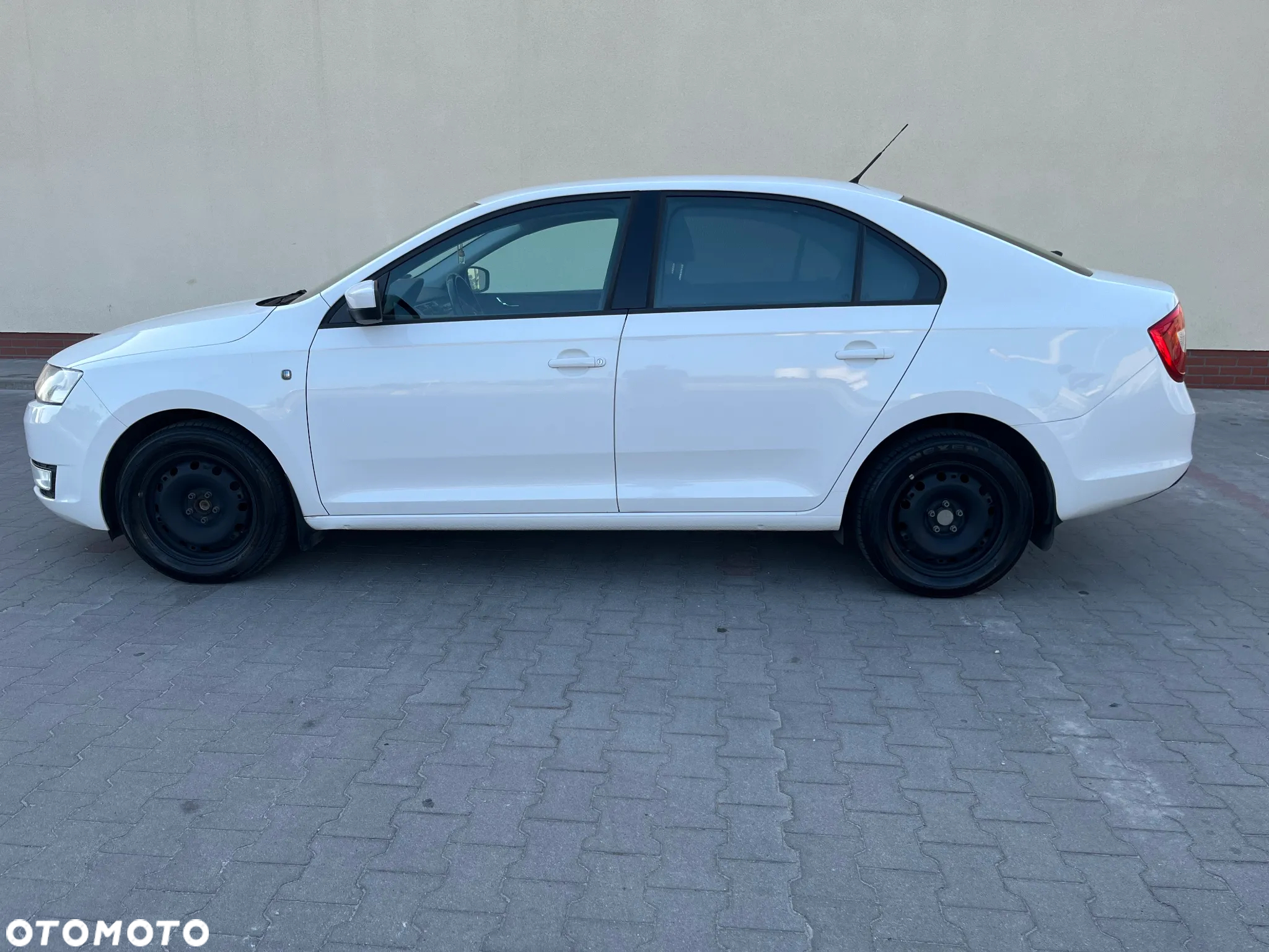 Skoda RAPID 1.6 TDI DPF Ambition Max - 8
