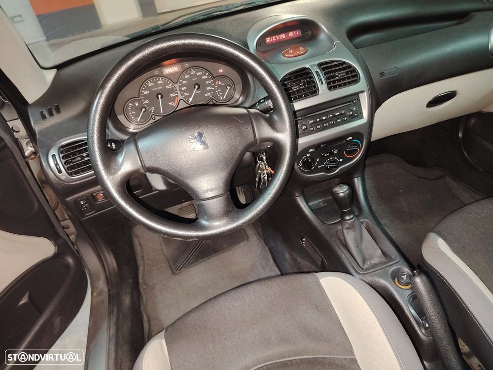 Peugeot 206 1.1 Color Line — fotografia 5