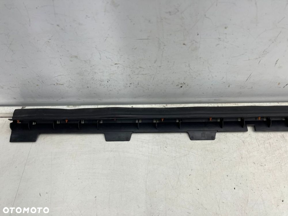Listwa Range Rover Sport II L494 13-22r. prawa przednia dolna USZCZELKA nakładki drzwi prawy przód - 2