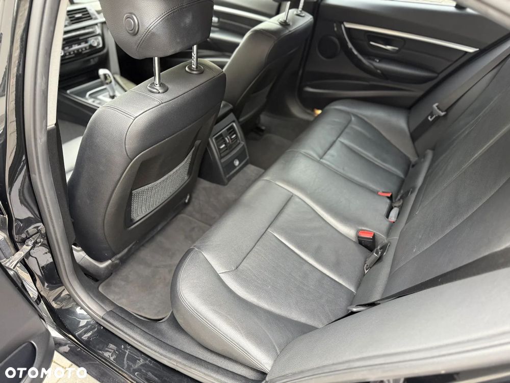 BMW Seria 3 318d Luxury Line - 10