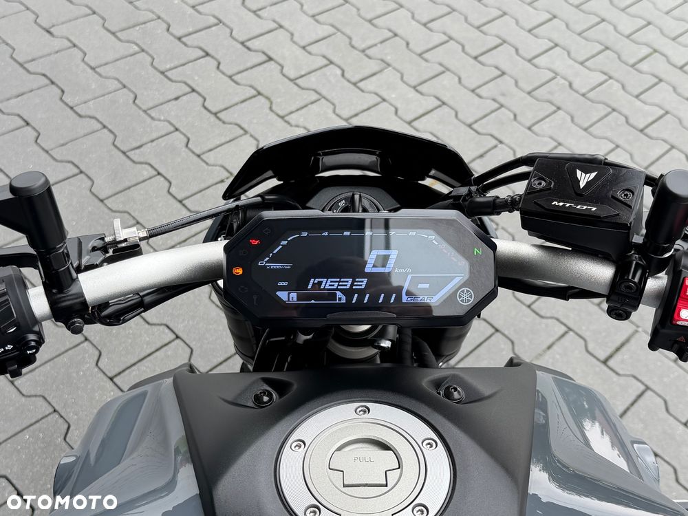 Yamaha MT - 24