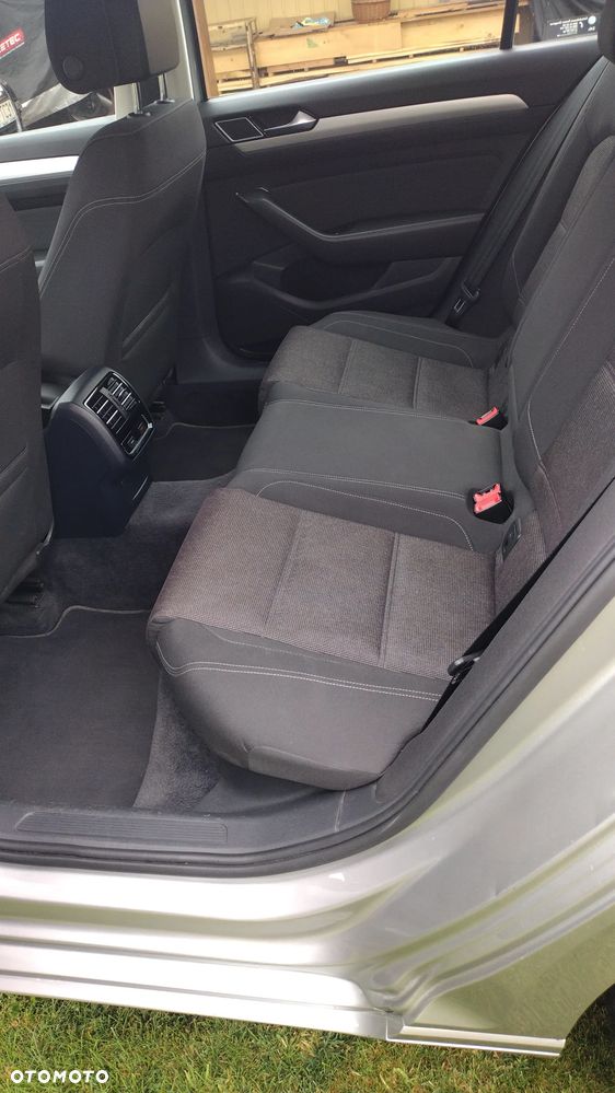 Volkswagen Passat - 8