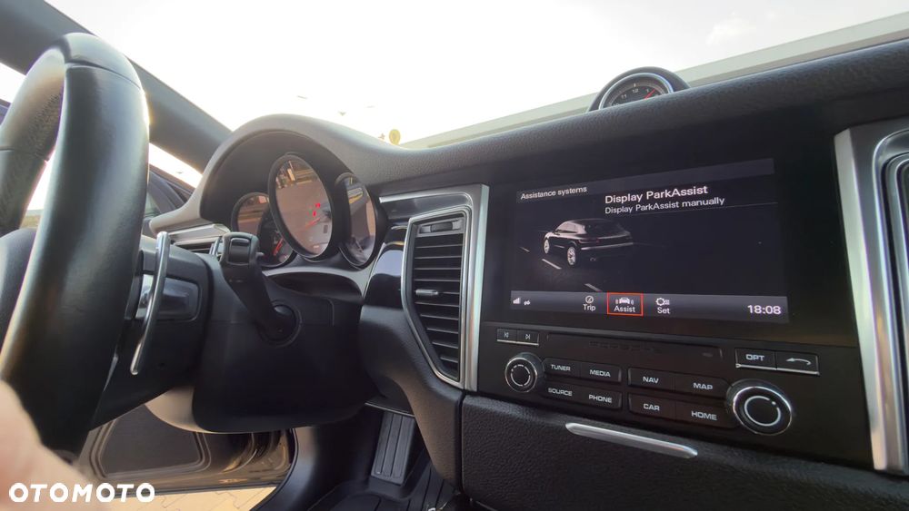 Porsche Macan - 24