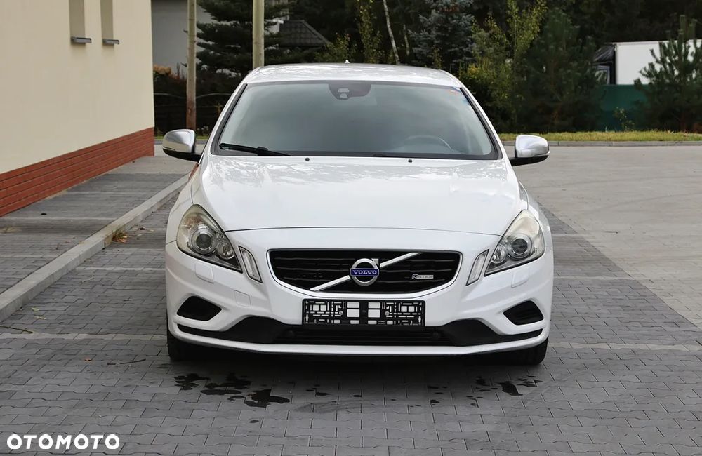 Volvo V60 2.0T R-Design - 2