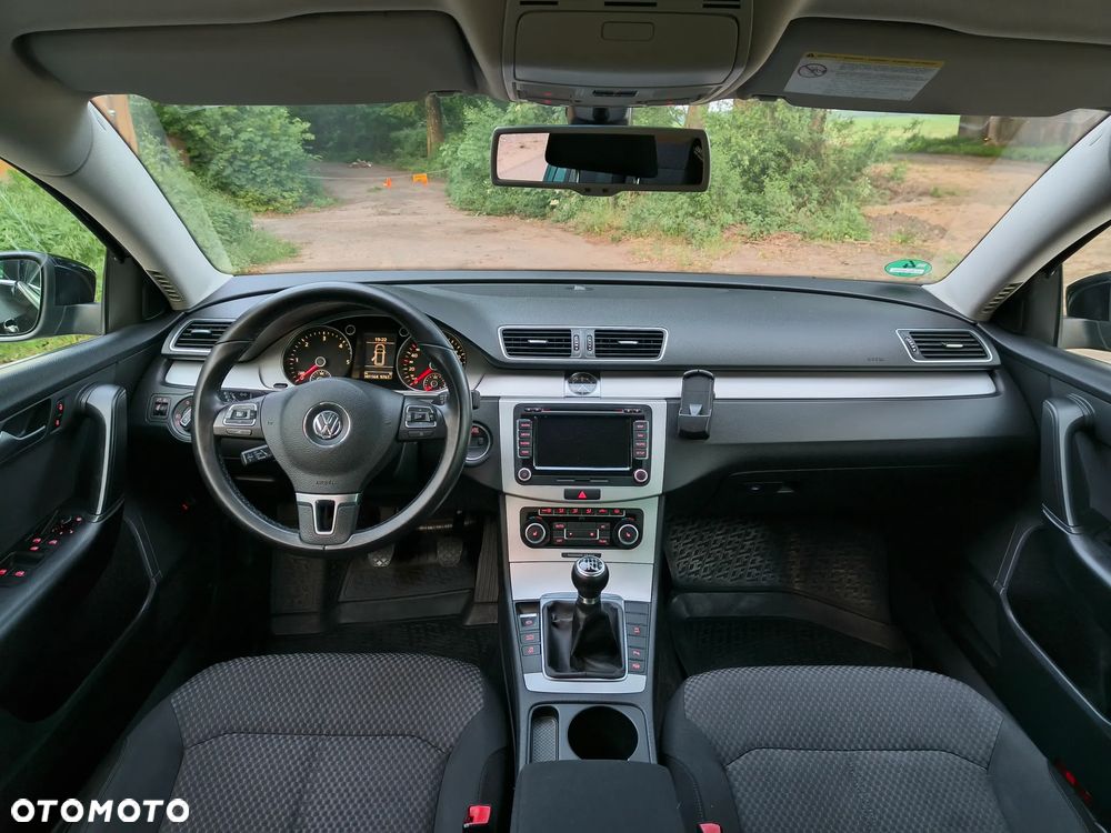 Volkswagen Passat - 4