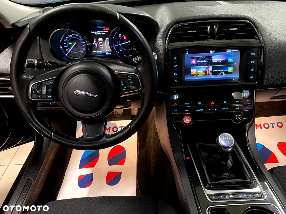 Jaguar XE 2.0 D Prestige - 9