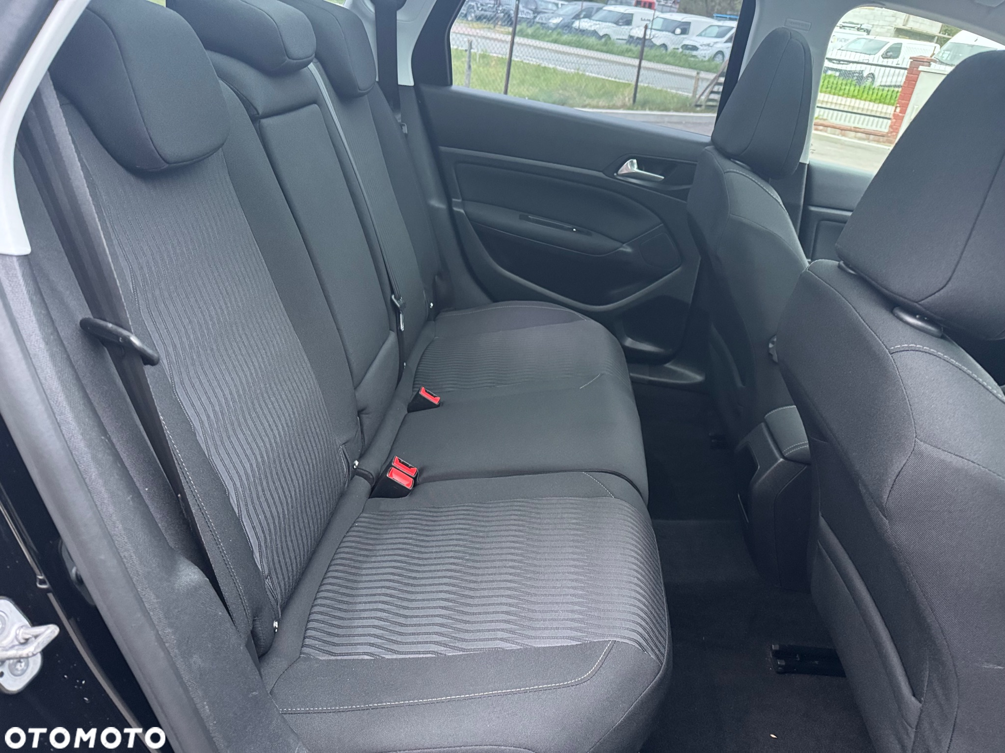 Peugeot 308 SW 1.2 PureTech Allure S&S EAT6 - 24