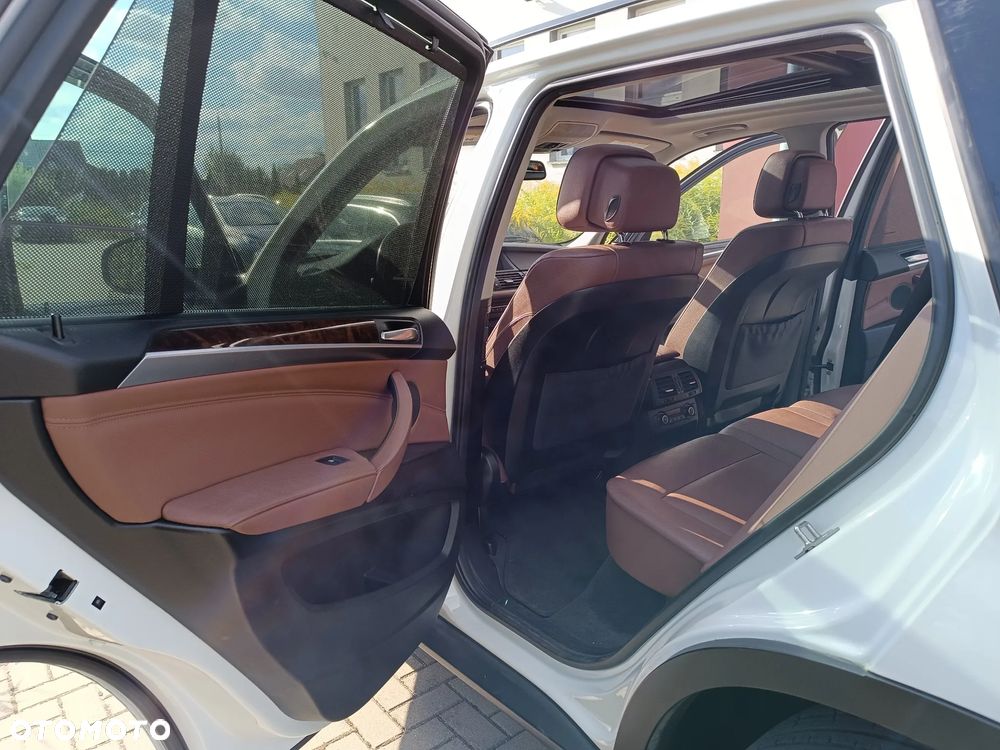 BMW X5 xDrive35i Edition Exclusive - 28