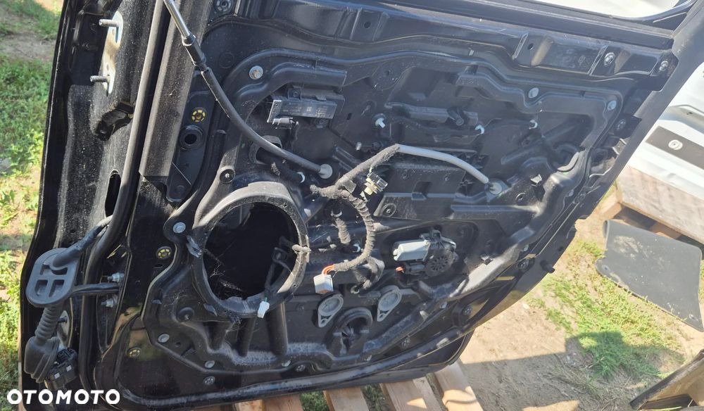 Drzwi Tył Tylne PRAWE Czarne Dodge Ram 5 V 1500 2019- Limited - 4