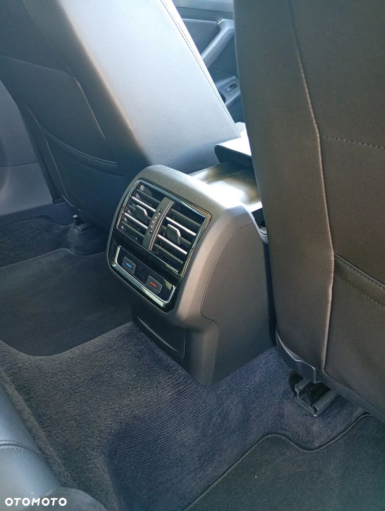 Volkswagen Passat 2.0 TDI Bi-Turbo BMT 4Mot Highline DSG - 19