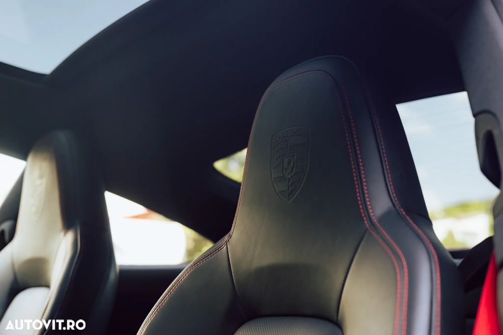 Porsche 911 Carrera 4 GTS PDK - 25