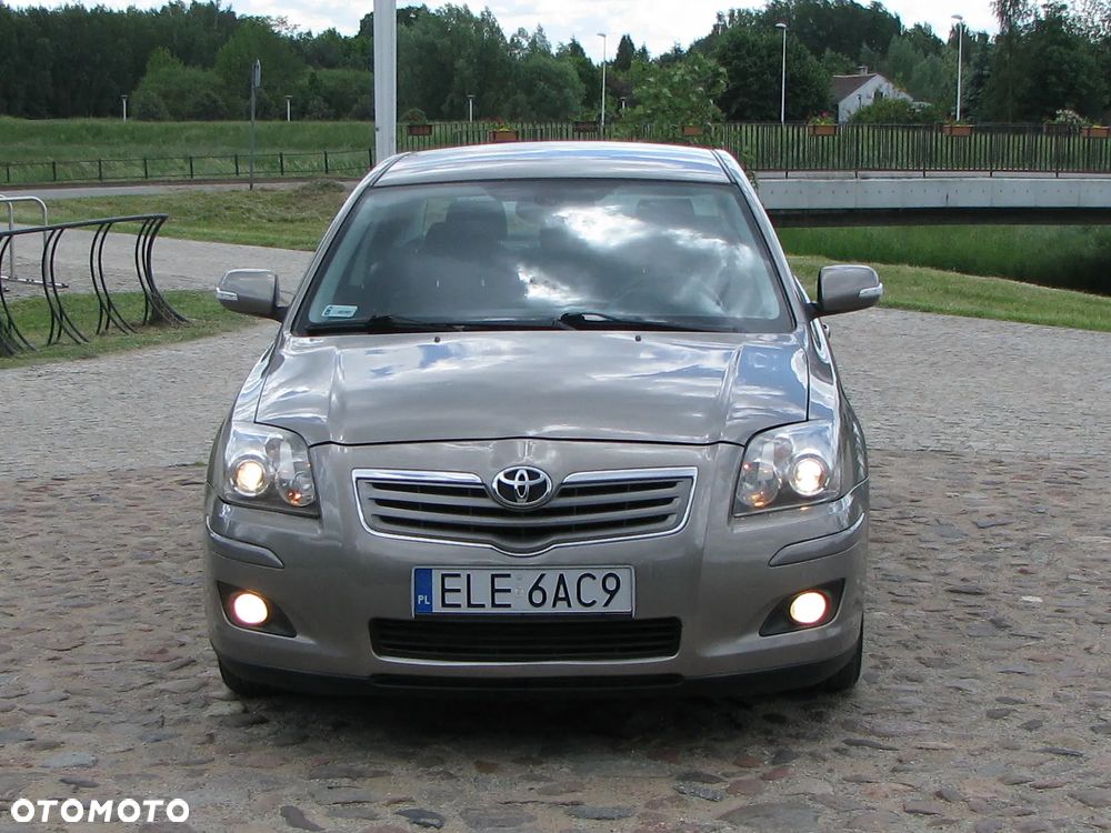 Toyota Avensis 2.0 VVT-i Executive - 2