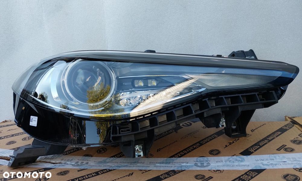 LAMPA REFLEKTOR PRAWY XENON ALFA ROMEO GIULIA NOWY 50564095 - 1
