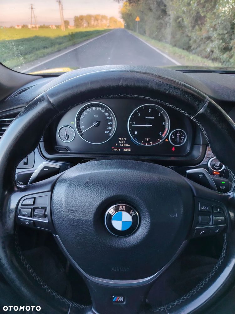 BMW Seria 5 525d xDrive - 10