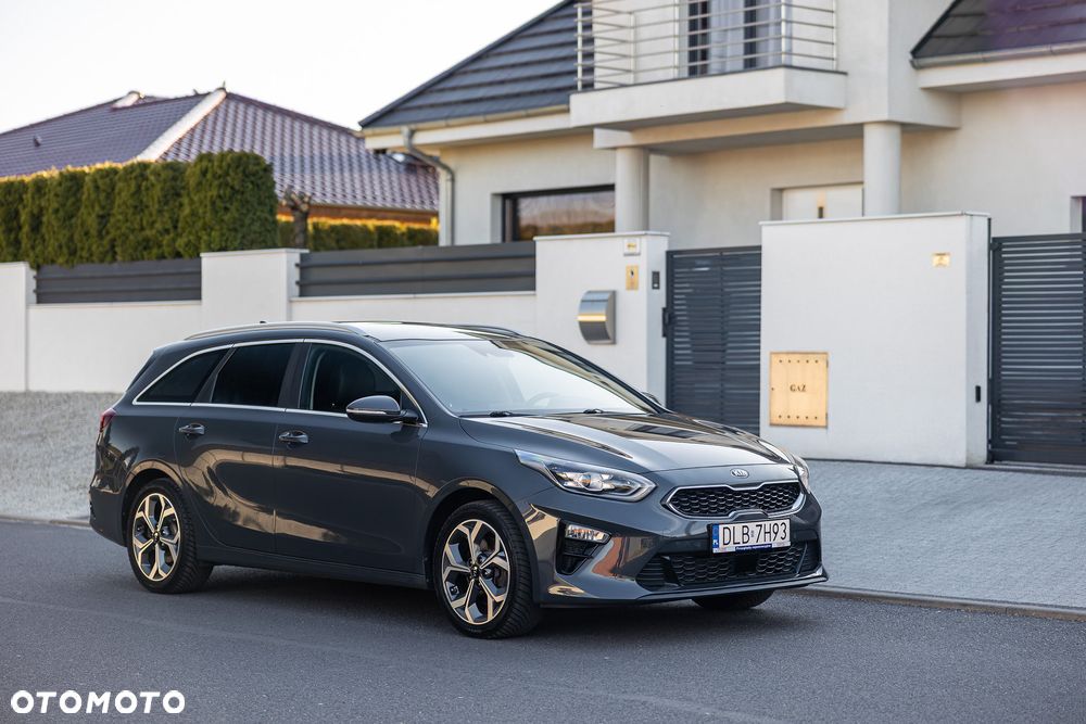 Kia Ceed 1.6 CRDi Platinum Edition - 1