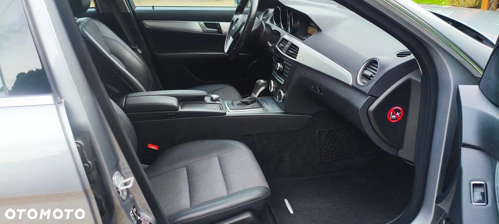 Mercedes-Benz Klasa C 180 CGI Automatik BlueEFFICIENCY Avantgarde - 12