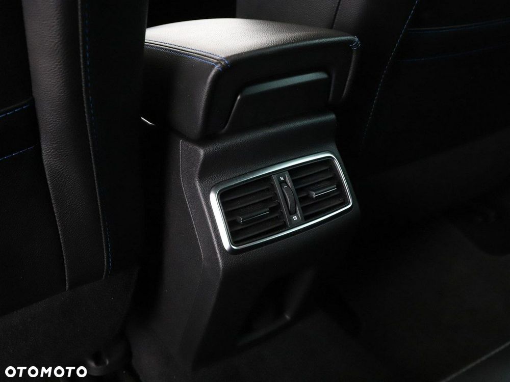 Renault Megane ENERGY TCe 205 EDC GT - 40