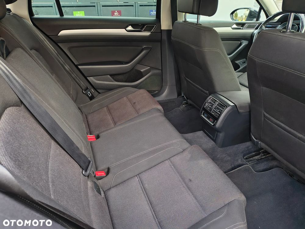 Volkswagen Passat - 18
