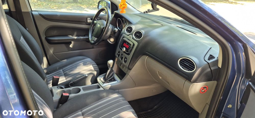 Ford Focus 1.6 16V Ambiente - 16