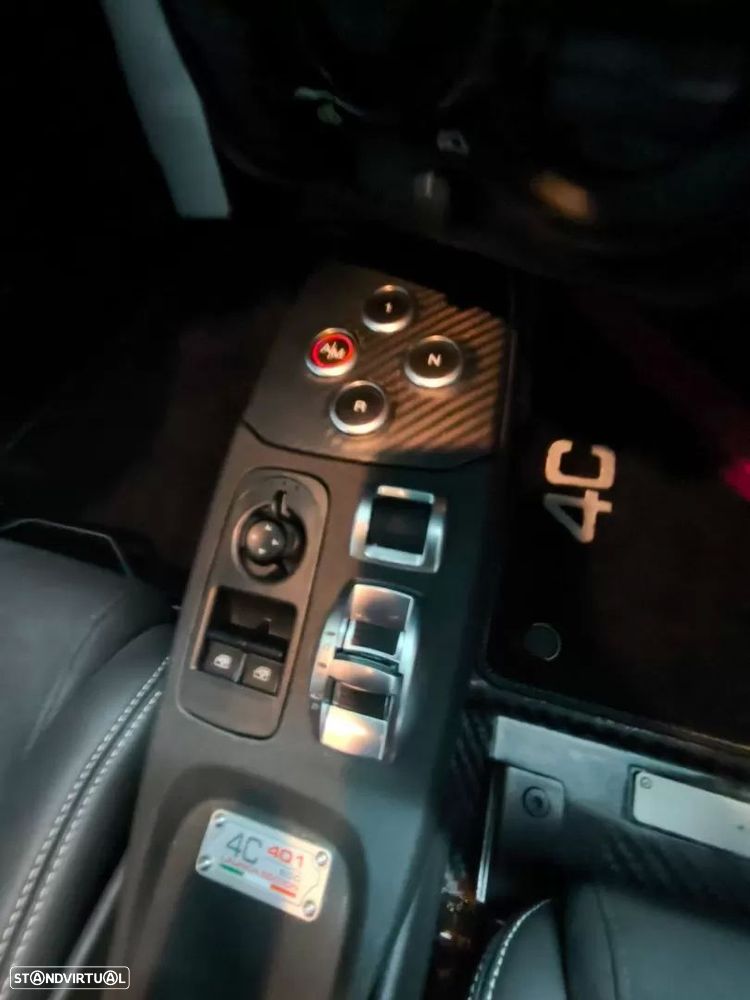 Alfa Romeo 4C - 10
