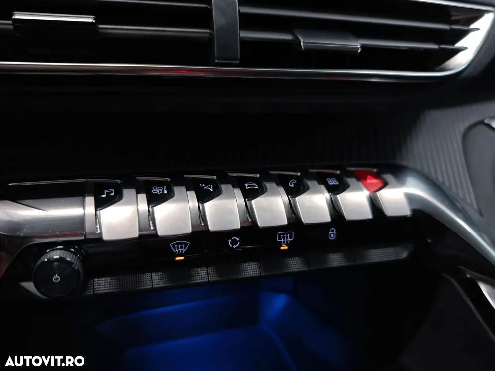 Peugeot 3008 1.2 PureTech S&S EAT8 Allure - 14
