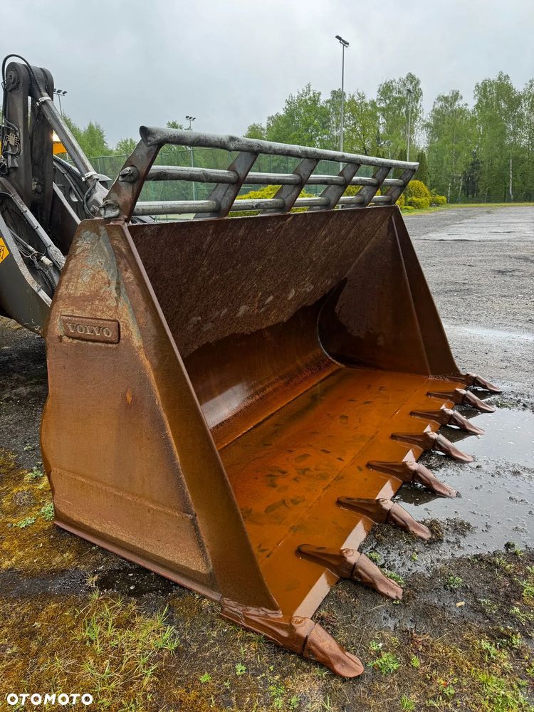 Volvo L120G - 13