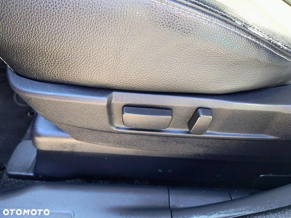 Mitsubishi Outlander Instyle NAVI + - 20