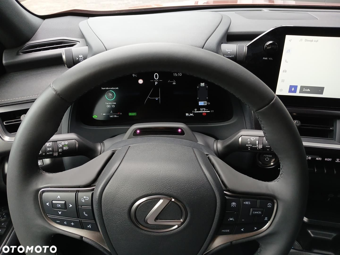 Lexus UX 300h F Sport Design - 12