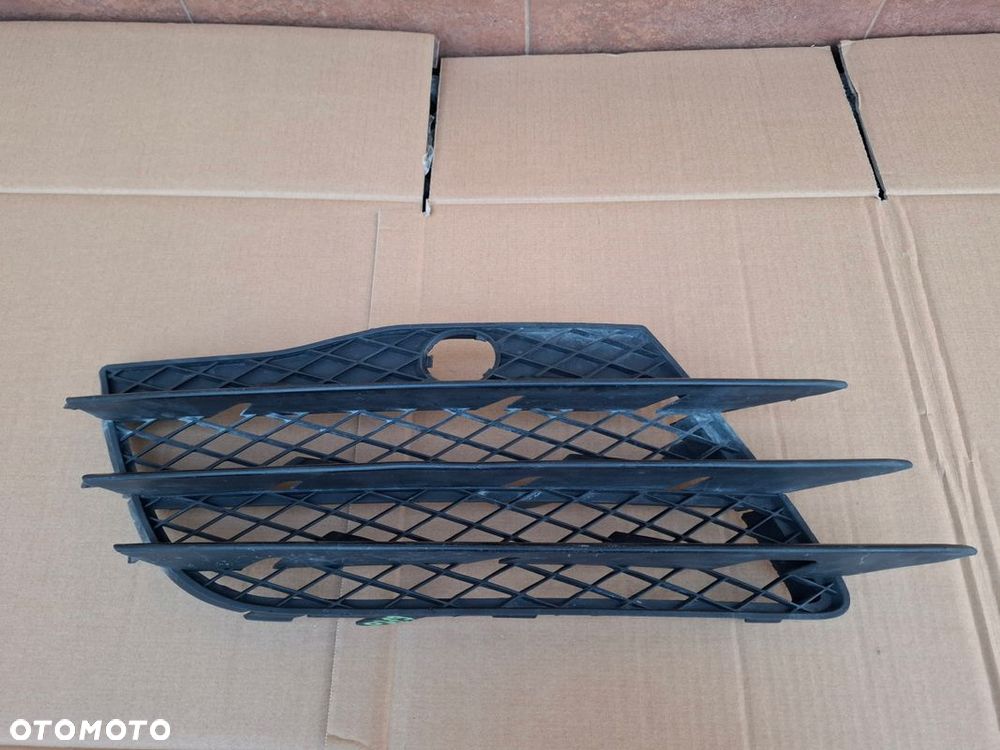 KRATKA ZDERZAKA AUDI R8 420 ORYGINAŁ