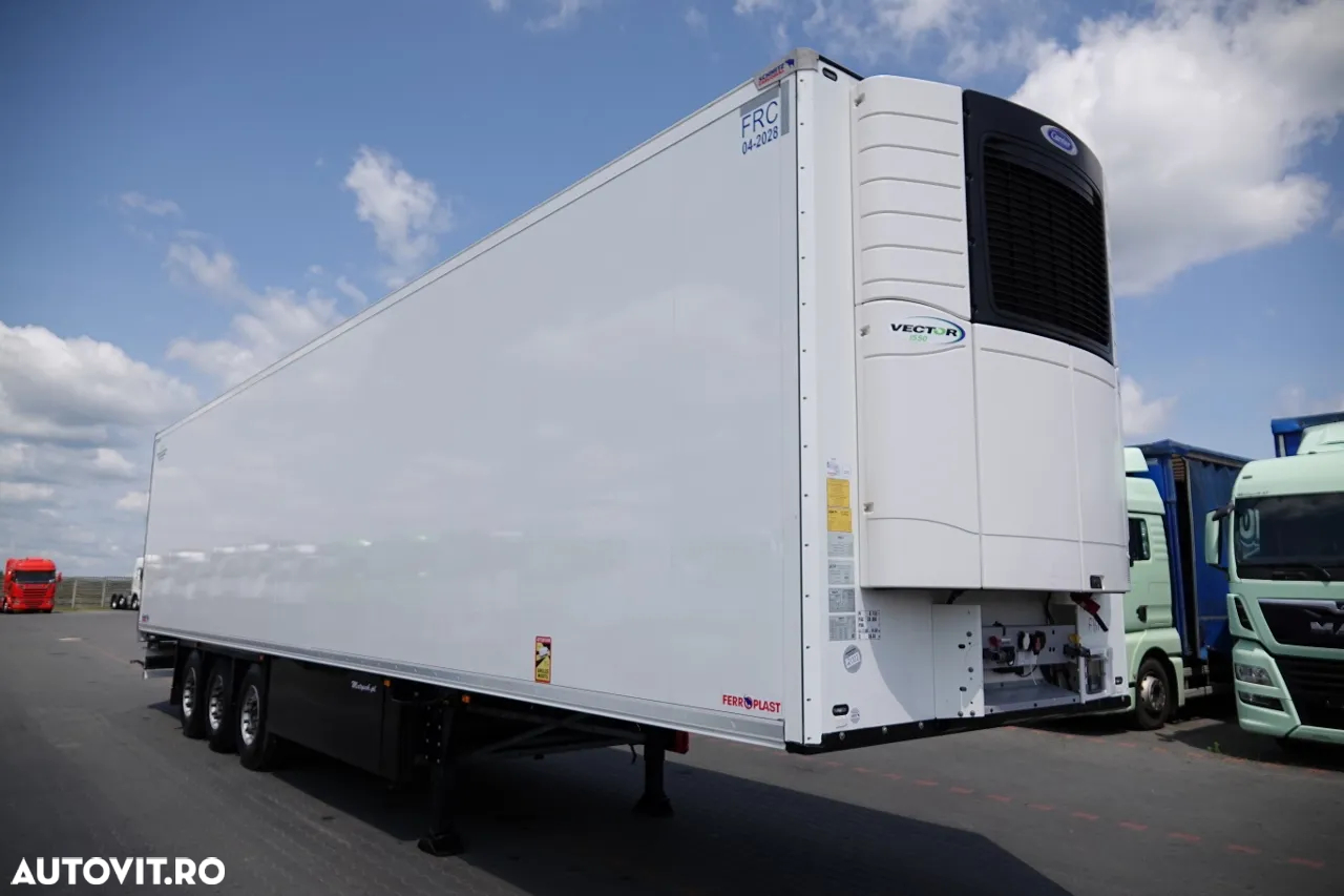 Schmitz Cargobull FRIGIDER / TRANSPORT VECTOR 1550 UNITĂȚI / DOPPELSTOCK / AXĂ RIDICATĂ / COȘ PENTRU PALEȚI / 2022 - 2