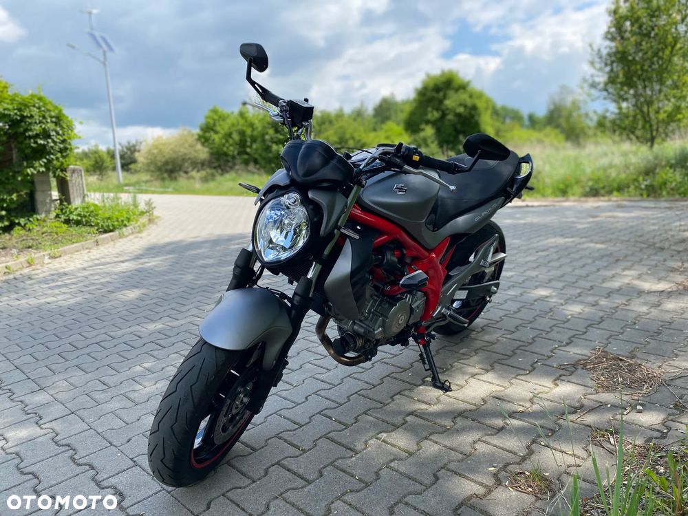 Suzuki Gladius - 1