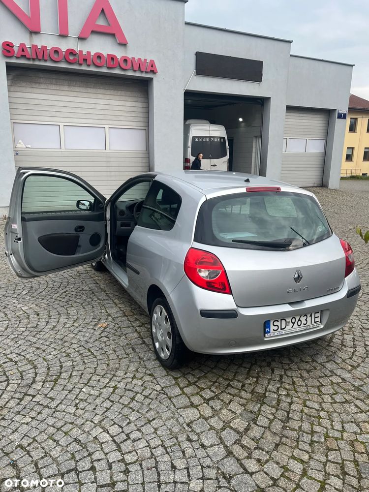 Renault Clio 1.2 16V Authentique - 7