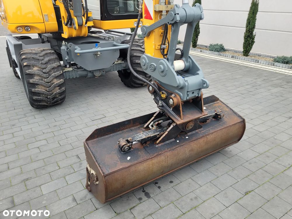 Liebherr A910 compact / 9200h / SUPER STAN / - 13