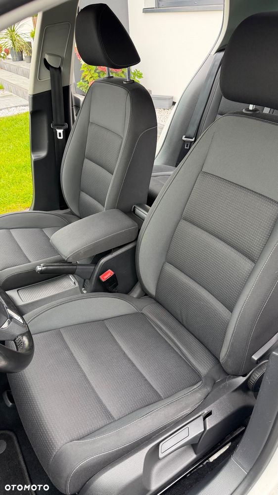 Volkswagen Golf 1.6 TDI DPF Highline - 22