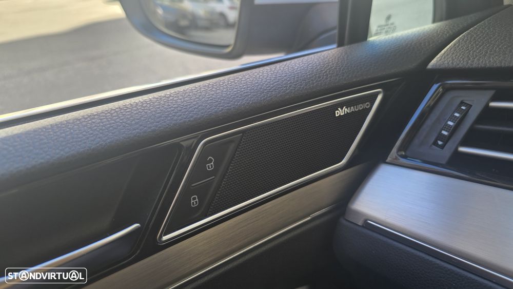 VW Passat Variant 2.0 TDI Highline DSG 4Motion - 38
